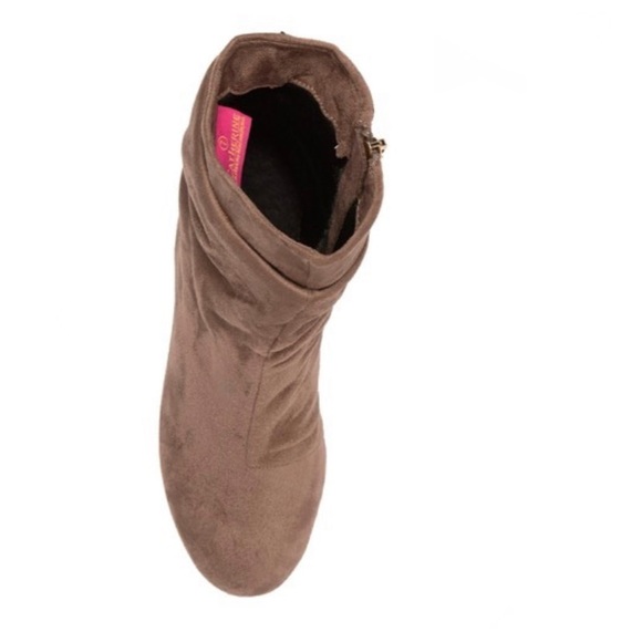 Ida Ruched Bootie - Picture 4 of 4